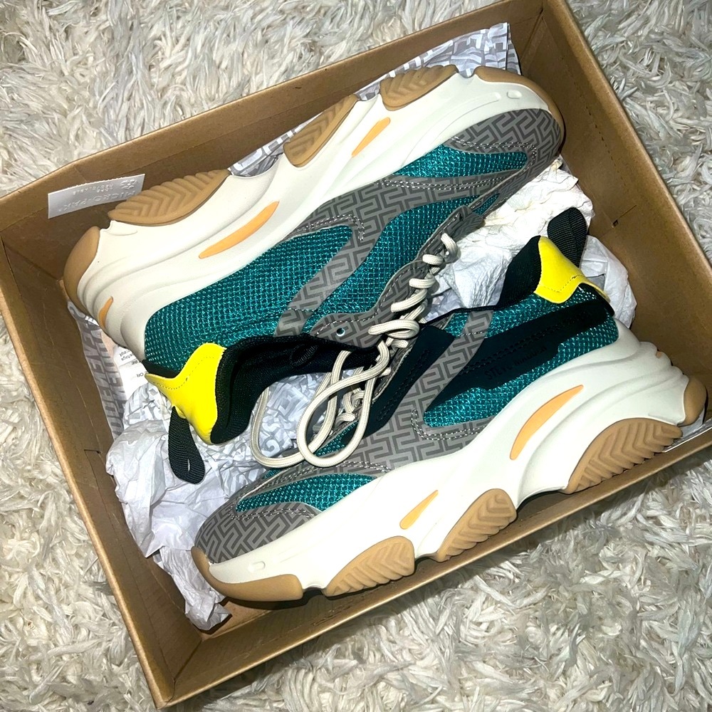 Brand NEW Steve Madden Sneakers